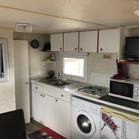 Mobilhome A Frejus A 15 Minute De La Mer Sur Terrain Independant 外观 照片