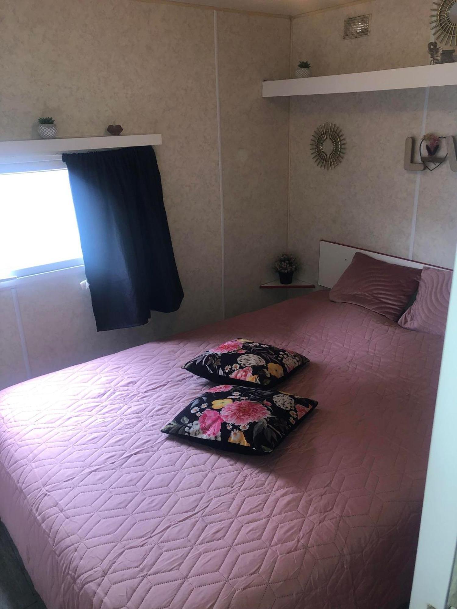 Mobilhome A Frejus A 15 Minute De La Mer Sur Terrain Independant 外观 照片