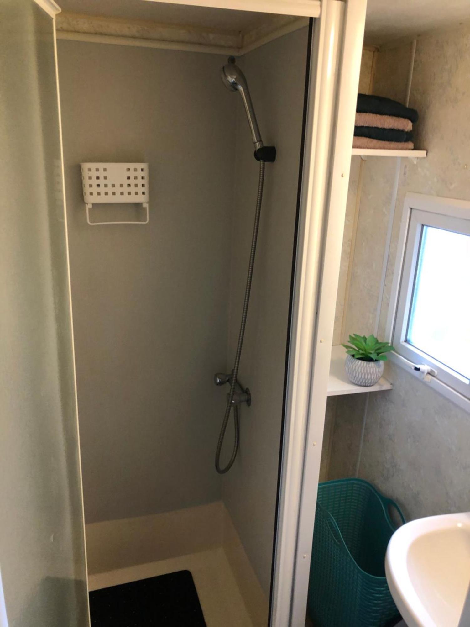 Mobilhome A Frejus A 15 Minute De La Mer Sur Terrain Independant 外观 照片