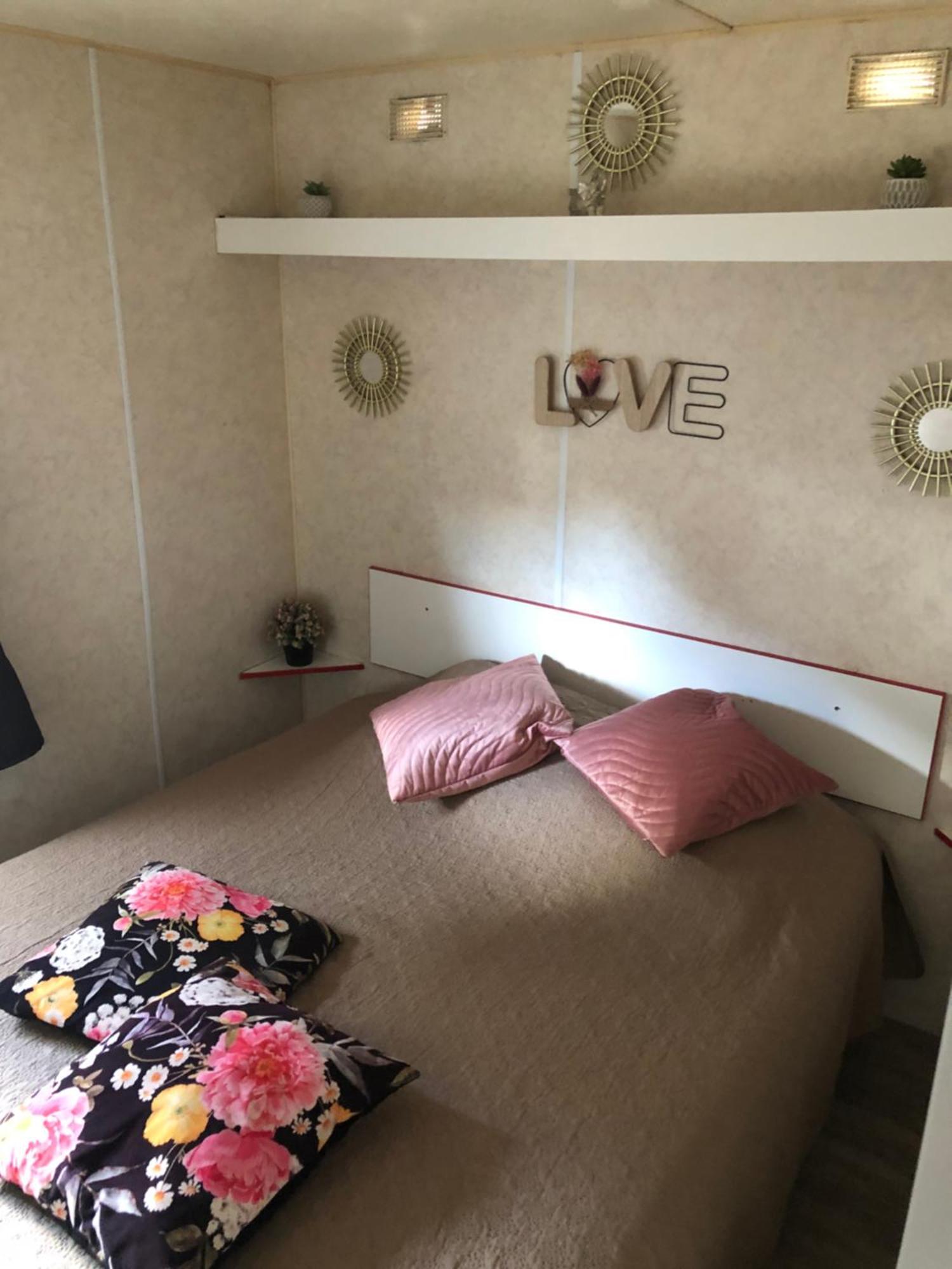 Mobilhome A Frejus A 15 Minute De La Mer Sur Terrain Independant 外观 照片