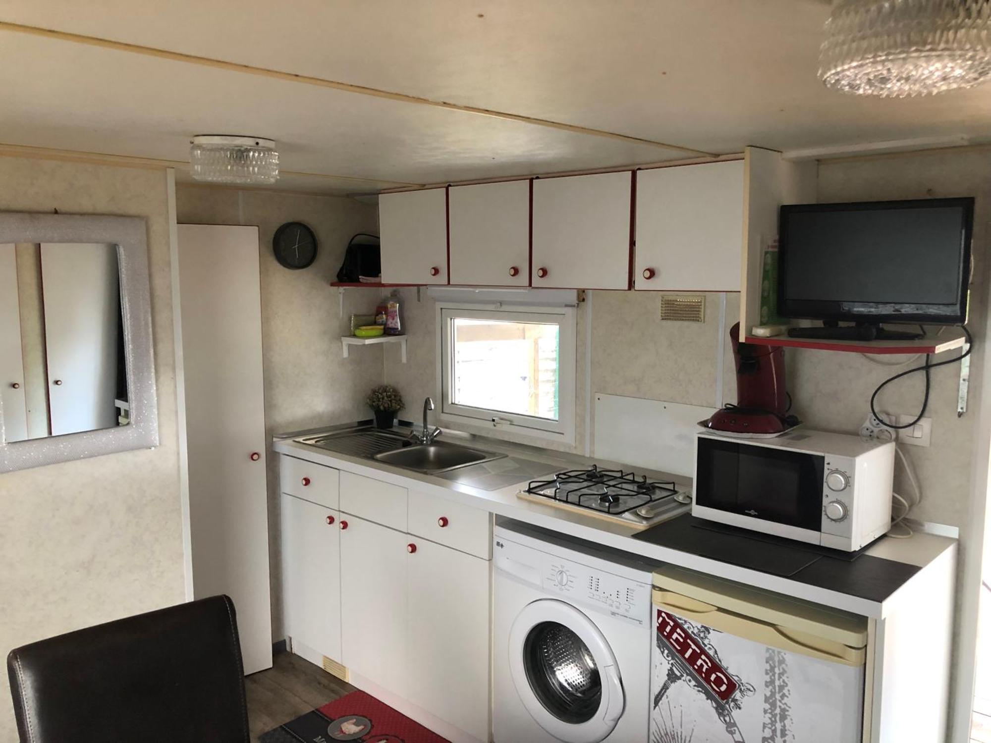 Mobilhome A Frejus A 15 Minute De La Mer Sur Terrain Independant 外观 照片