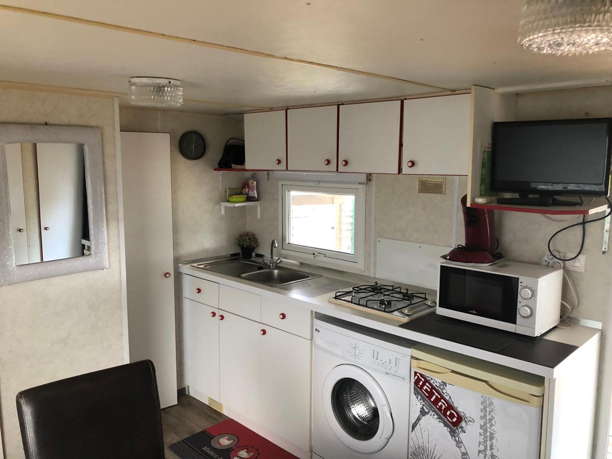 Mobilhome A Frejus A 15 Minute De La Mer Sur Terrain Independant 外观 照片